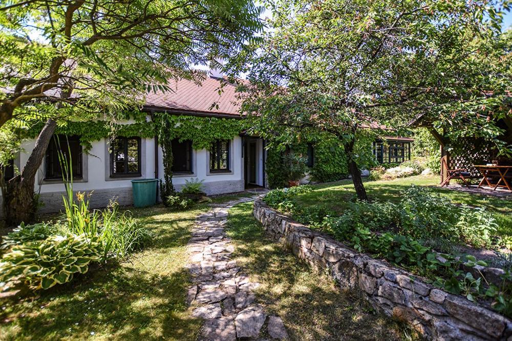 Dum V Zahrade Apartment Pisek  Bagian luar foto